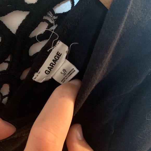 🌲2/$30🌲 Laced back T-shirt GARAGE - Picture 4 of 4